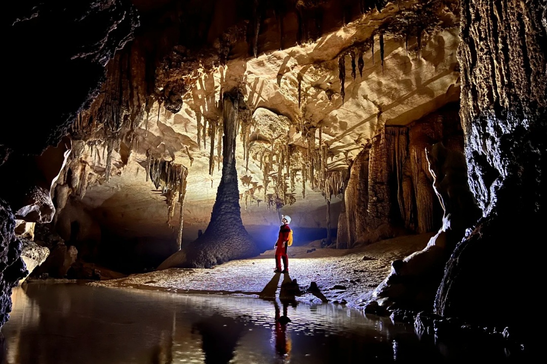 Swallow Cave Caving & Huixian Glass Paddy Field One Day Tour