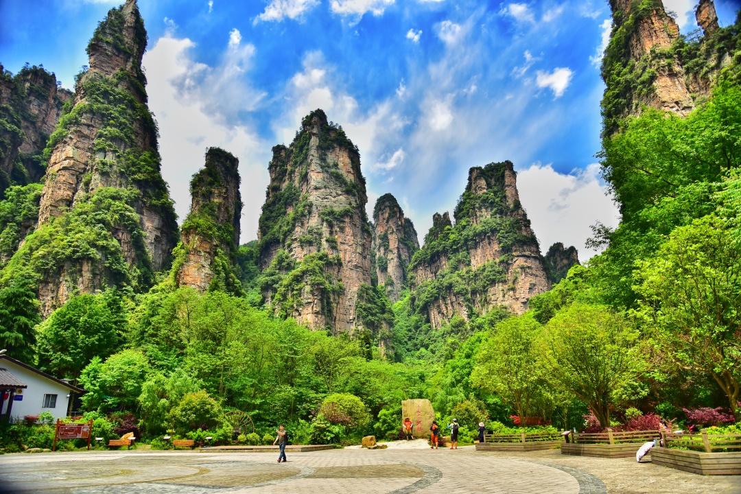 2-Day Zhangjiajie Tour: Forest Park & Glass Bridge